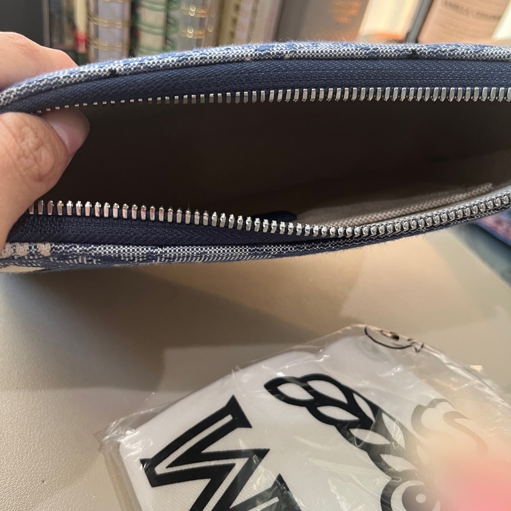 MCM Mini Vintage Jacquard Shoulder Bag - Picture 4 of 6